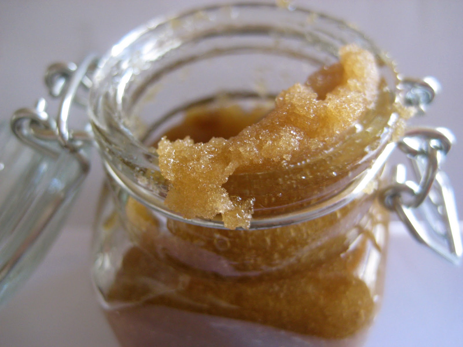 How to create a homemade lip scrub with Fabio Scalia Salon